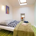 Cupcake 2 Bedroom Loft Apt in best location!